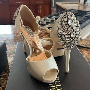 Badgley Mischka Dawn Pump